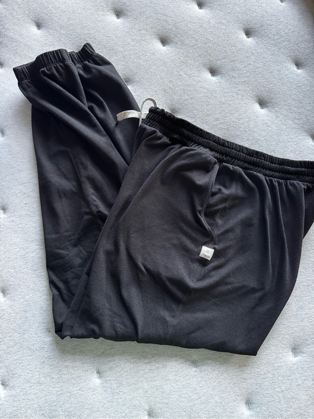 Vuori Black Pull-On Jogger with Signature Square Tag size S